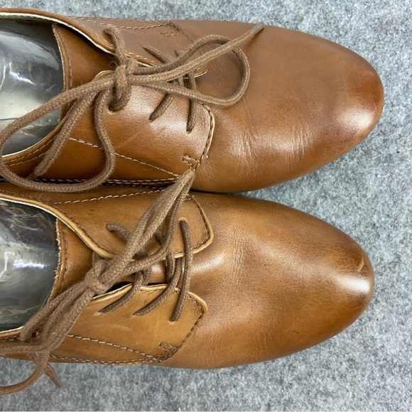 Bata Buttery Soft Tan Leather Classic Tie Heels Women’s Size 39 or US 8 - Picture 2 of 9